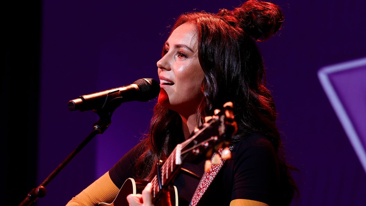 Amy Shark's shocking message to a fan who told the singer to ditch her signature top knot bun