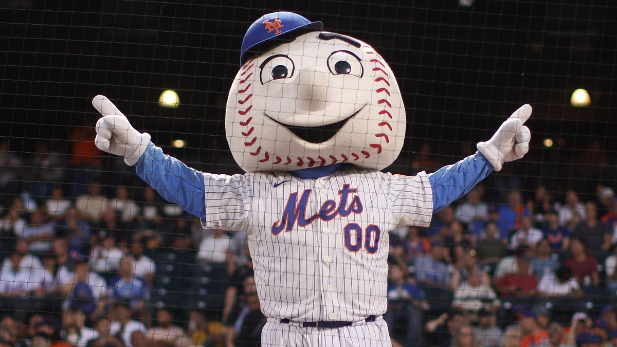 Mets mascot goes viral after suffering embarrassing comedy of errors on stage with The Lumineers at Citi Field