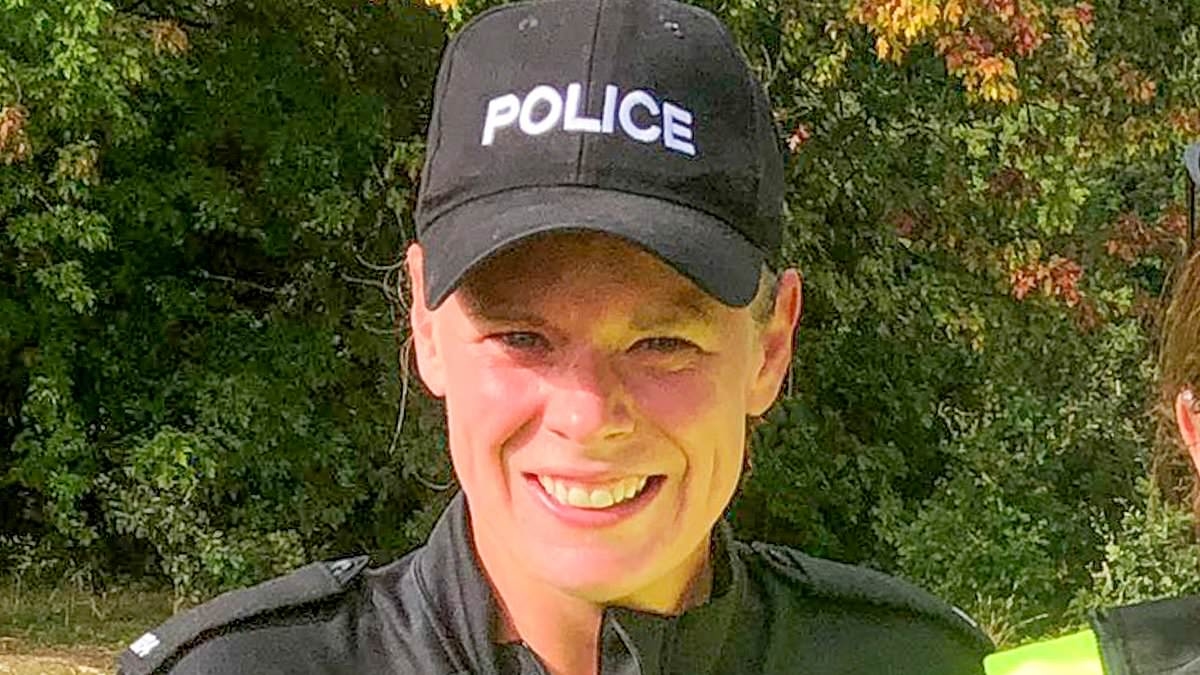 Police officer, 44, with nearly 20 years on the force dies suddenly after being arrested for sending sensitive information