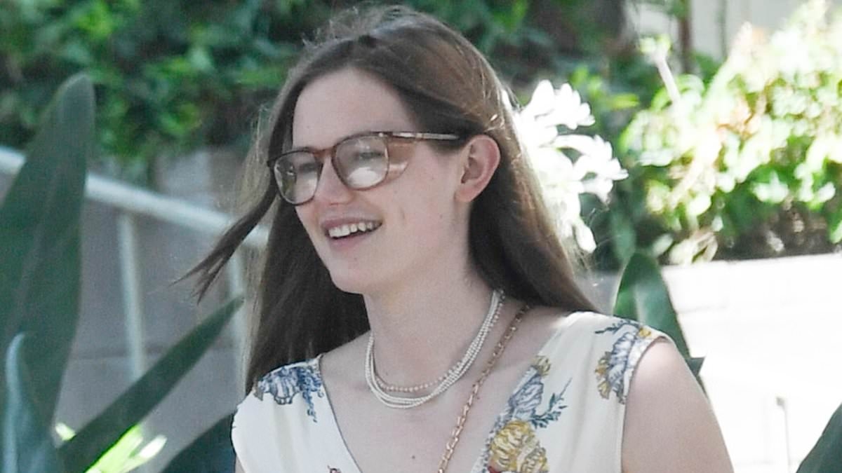 Ben Affleck and Jennifer Garner's woke daughter Violet ditches designer bags for $20 handmade tote