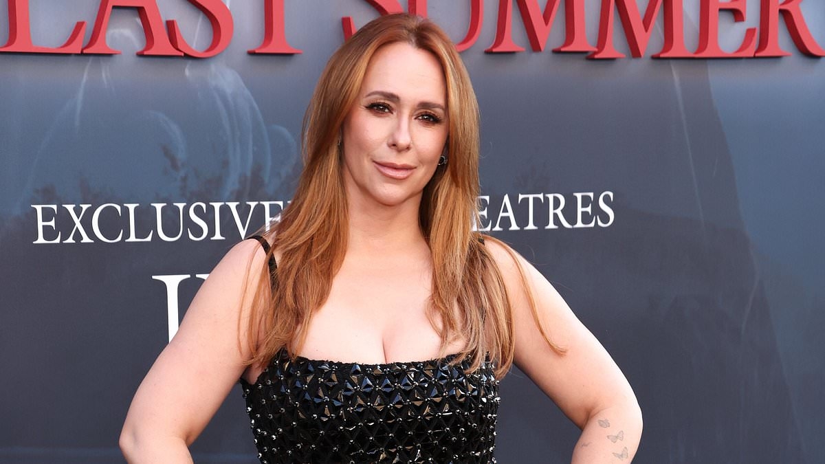Jennifer Love Hewitt, 46, is still a Hollywood pinup in low-cut dress 28 years after I Know What You Did Last Summer
