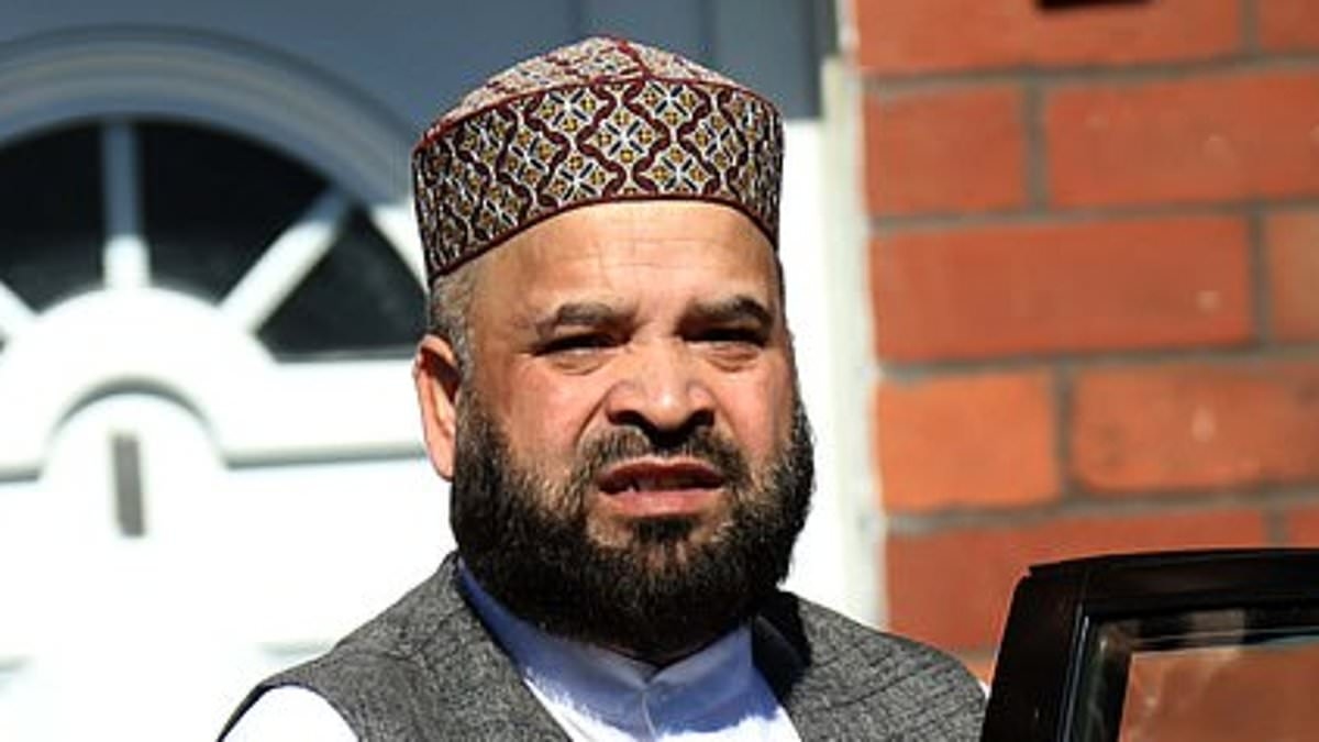 Rochdale grooming gang ringleaders 'to finally be deported' to Pakistan after UK lifts ban on flights