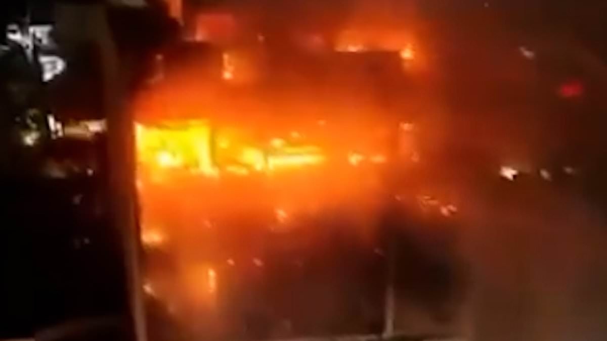 More than 60 dead in Iraq shopping mall inferno 'after air conditioner explodes'