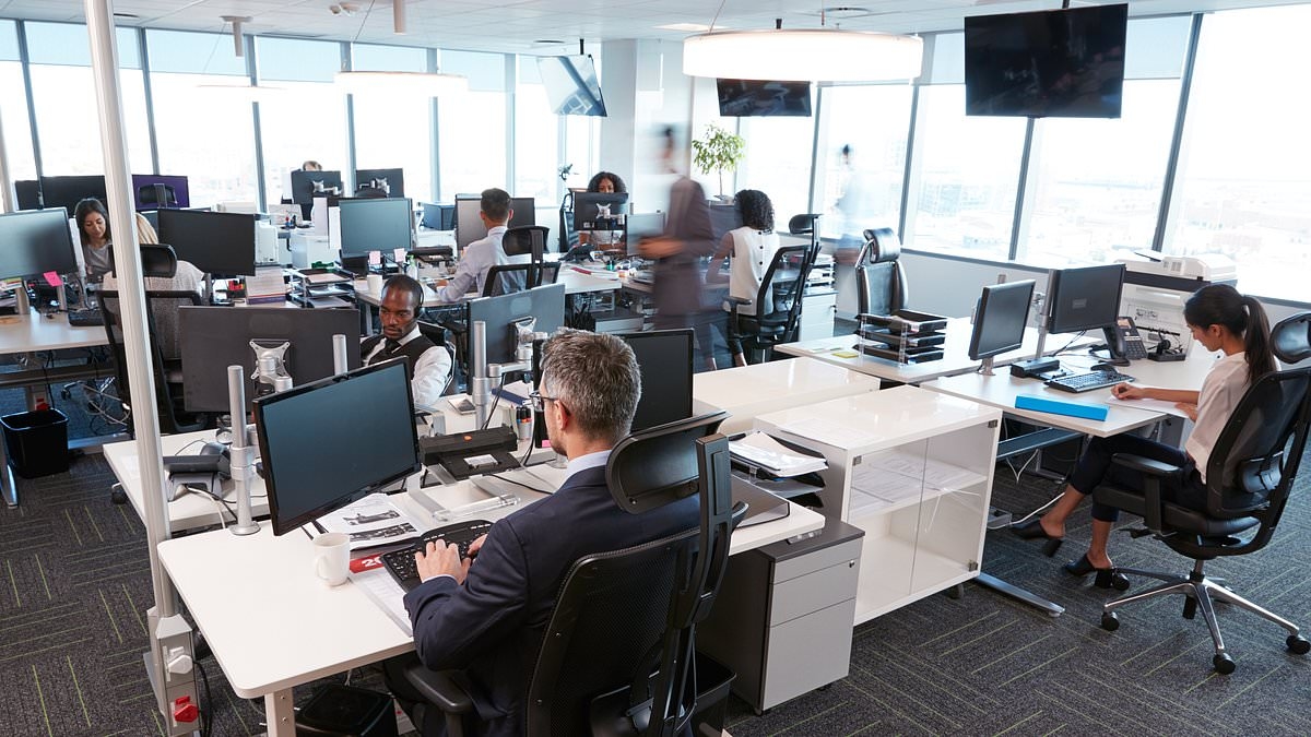 Aussie workers furious as employer forces them back into the office three days a week