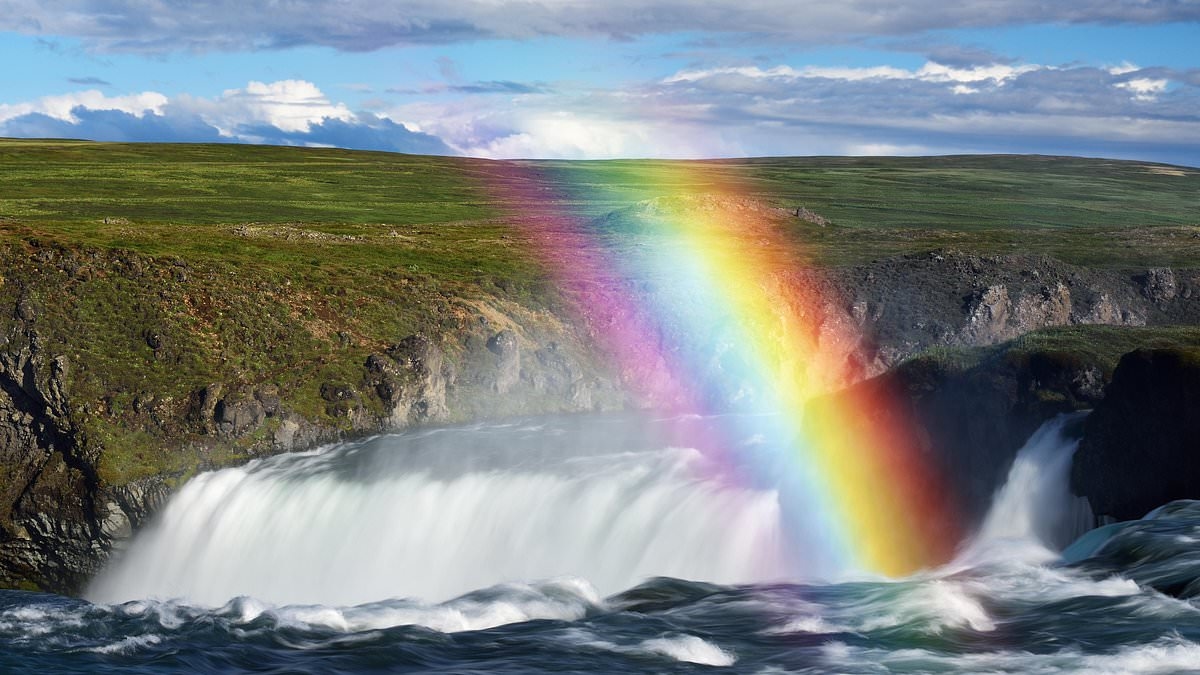 How many colours in a rainbow? More than 100: Think Like A Mathematician by Junaid Mubeen