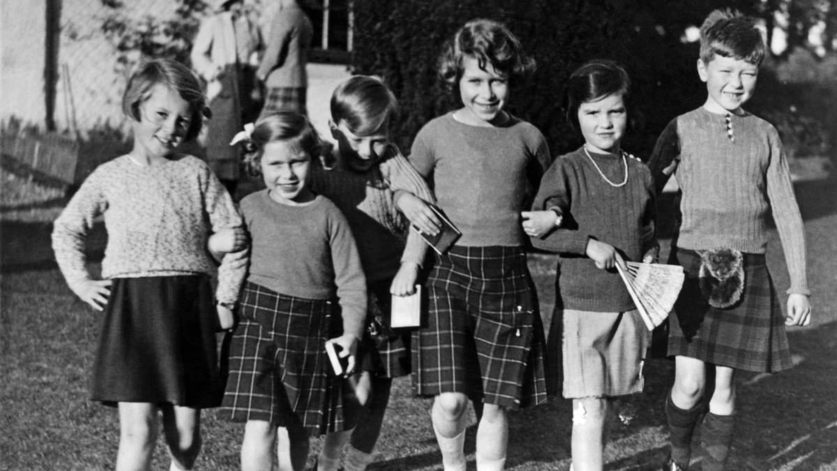 The celebrated dame who's the talk of high society for her naughty snorting habit... and it's not even cocaine. Plus a secret Royal romance and the maddest celebrity skincare secret yet: RICHARD EDEN'S DIARY