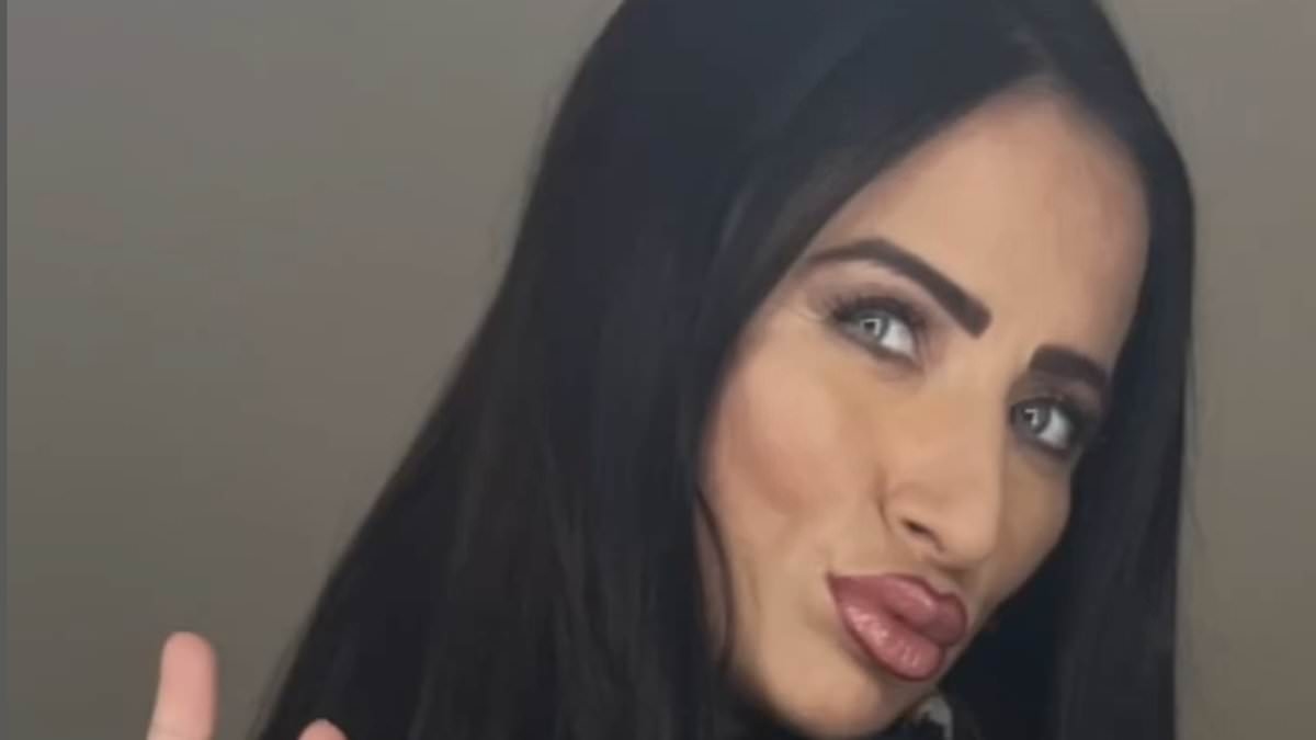 Chantelle Houghton shows off dramatic new look after 'liquid facelift' amid her five-stone weight loss