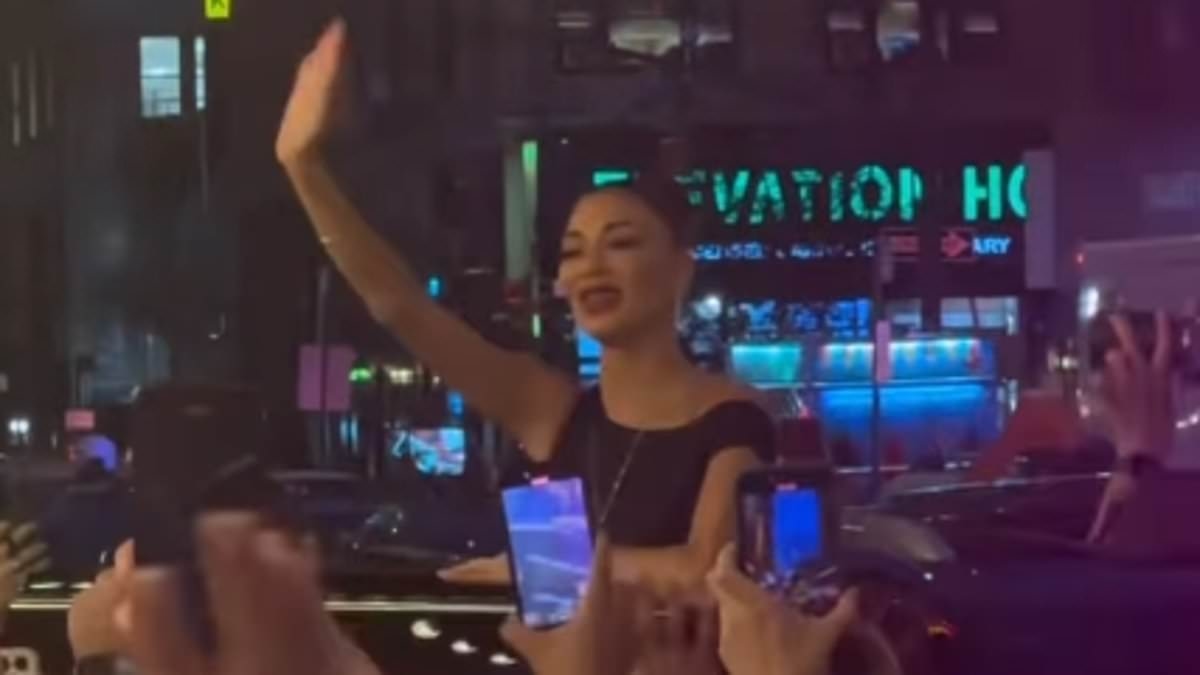 Nicole Scherzinger waves and blows kisses to a sea of adoring fans after performing her final Sunset Boulevard show on Broadway