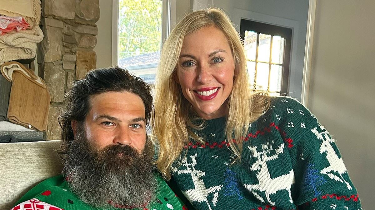 Duck Dynasty star trolled over 'backhanded' pregnancy announcement for daughter, 18