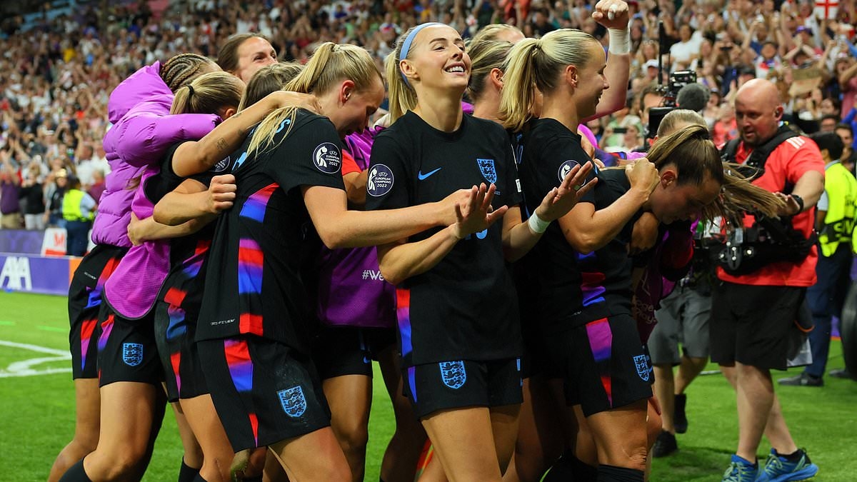 England 2-1 Italy AET: Lionesses produce STUNNING comeback to book place in European Championship final thanks to dramatic Chloe Kelly strike