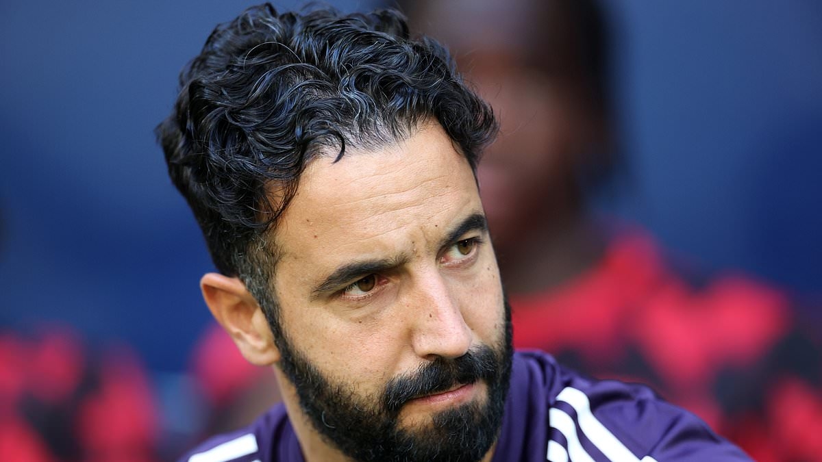 Manchester United target 'rejects new contract offer at current club - with wantaway player valued at £23.4m'