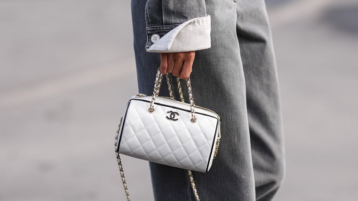We're calling it: this is the chic handbag colour fashion people will be choosing over black this autumn