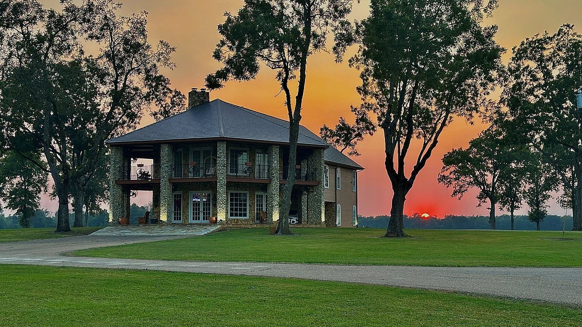 Tiny Louisiana town sees housing prices skyrocket because of Mark Zuckerberg