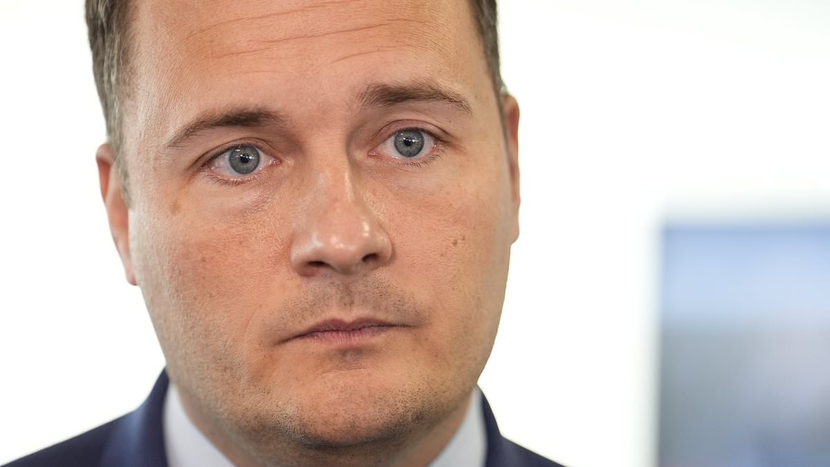 More pressure on Wes Streeting as nurses and ambulance workers reject pay deal amid militant doctors' strikes