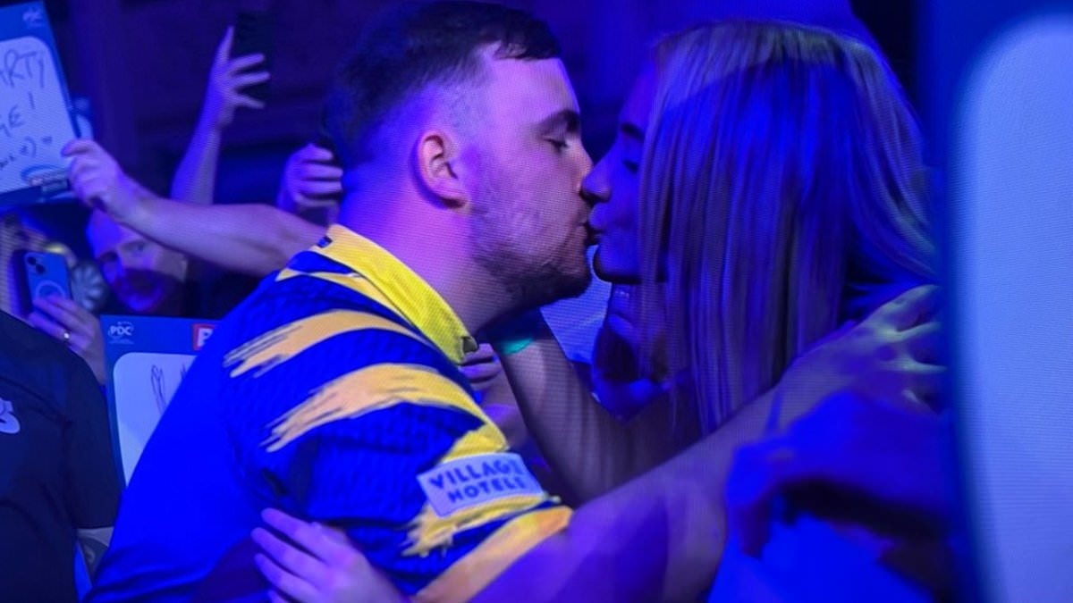Luke Littler plants kiss on girlfriend before dramatic World Matchplay Darts quarter-final win
