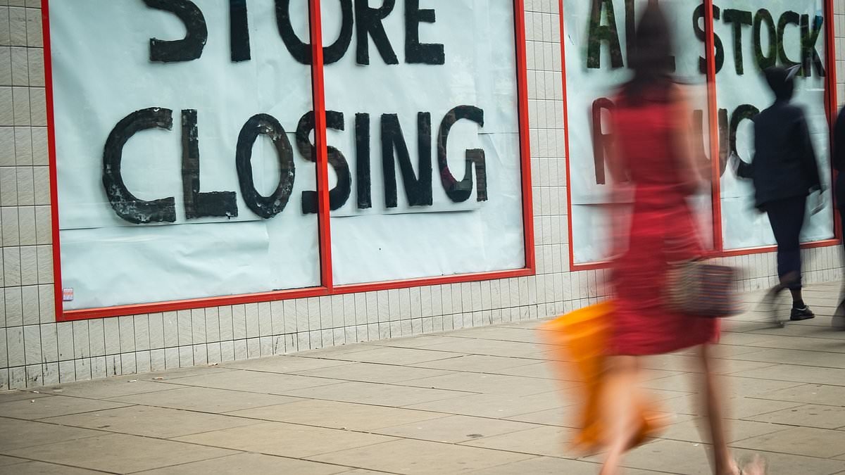 Tears as 60-year-old business staple shuts iconic downtown location: 'RIP my childhood'