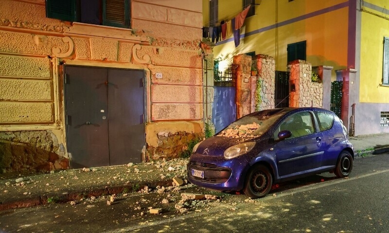 4.4-magnitude earthquake strikes Naples area, causing building damage