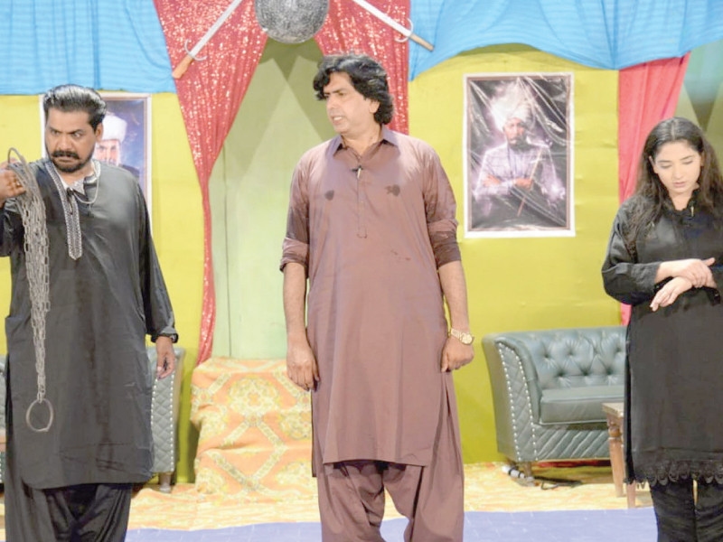 Curtain falls on Larkana theatre festival
