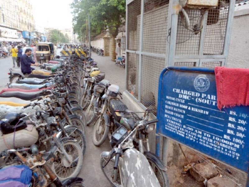 KMC ends charged parking at 32 roads