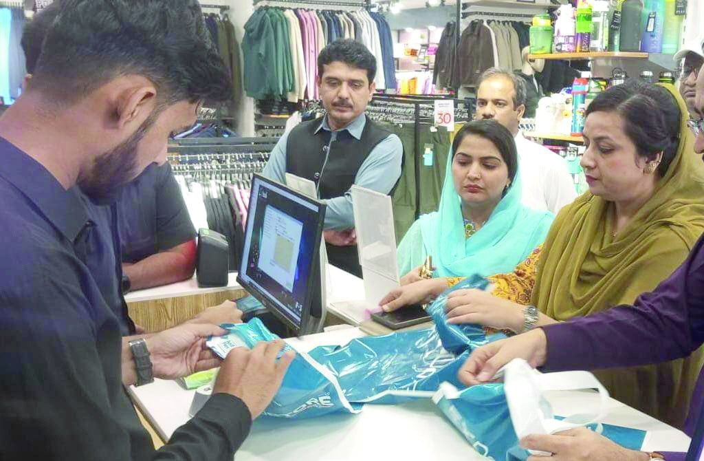 Govt's ban on plastic bags goes unnoticed