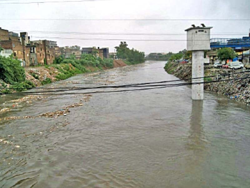 Flood warnings trigger evacuation along Nullah Leh