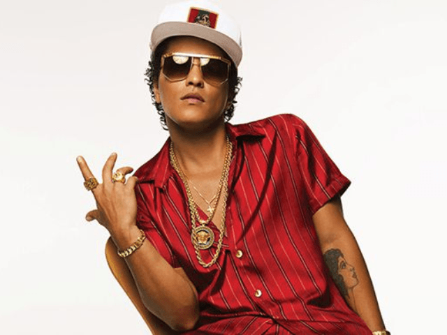 Bruno Mars addresses about debt rumors after surprise performance with Rosé at BLACKPINK Los Angeles concert