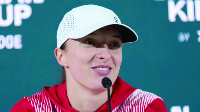 Swiatek into Wimbledon quarter-finals