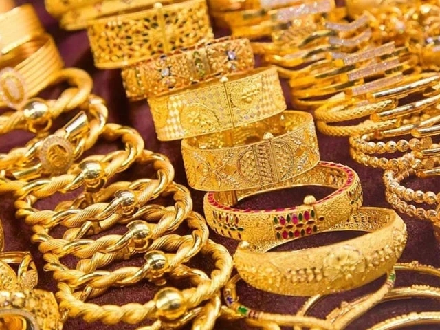 Gold price drops locally amid global decline