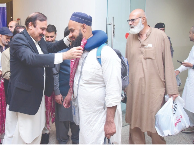 1st post-Hajj flight carrying 340 pilgrims arrives