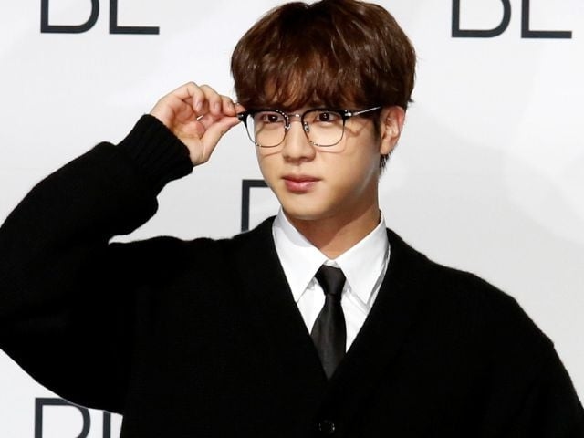 Jin performs Epiphany live in return to solo stage