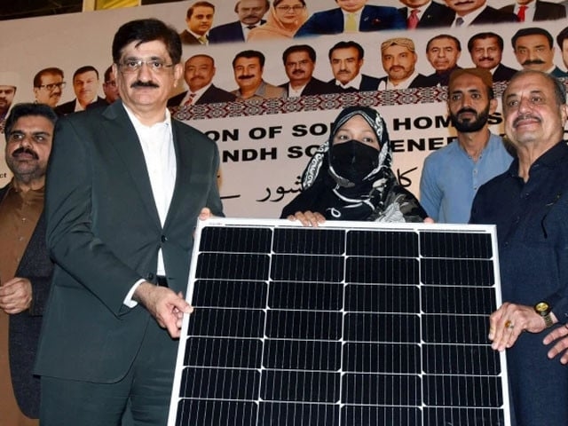 Sindh starts distributing solar systems to 200,000 low-income families