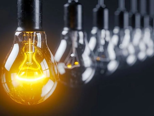 Govt seeks NEPRA's nod for Rs1.71 per unit cut in power tariff
