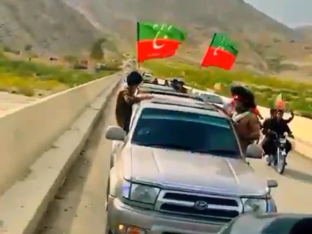 Gandapur, Gohar lead PTI convoy to Lahore as party mobilises protest drive