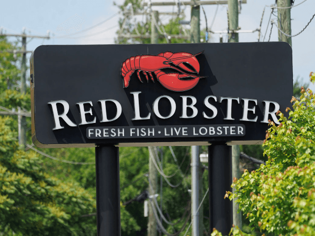 Red Lobster's new seafood boil bags and $5 drinks ignite online frenzy
