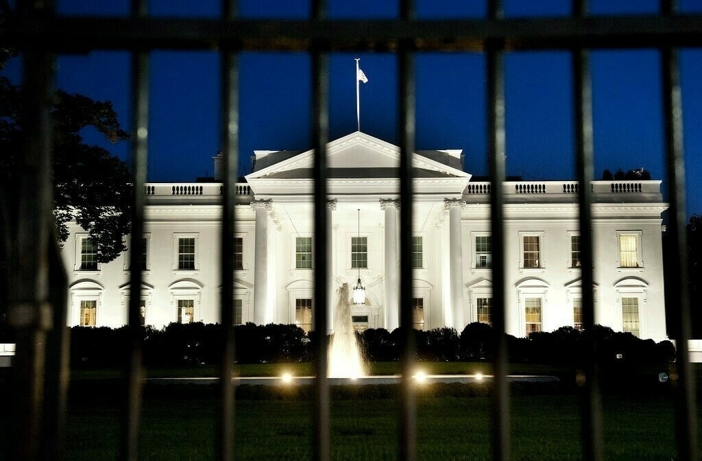 Armed man shot by US Secret Service near White House after confrontation