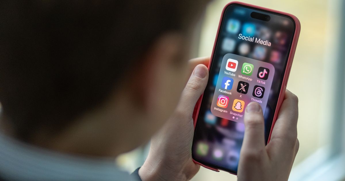 Councillor call for wider debate on Stirling school mobile phone policies