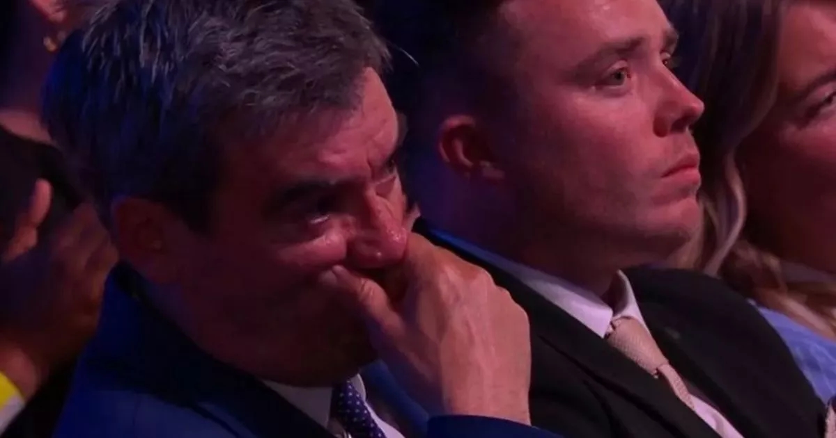 Emmerdale actor leaves fans in 'bits' as he breaks down at Soap Awards
