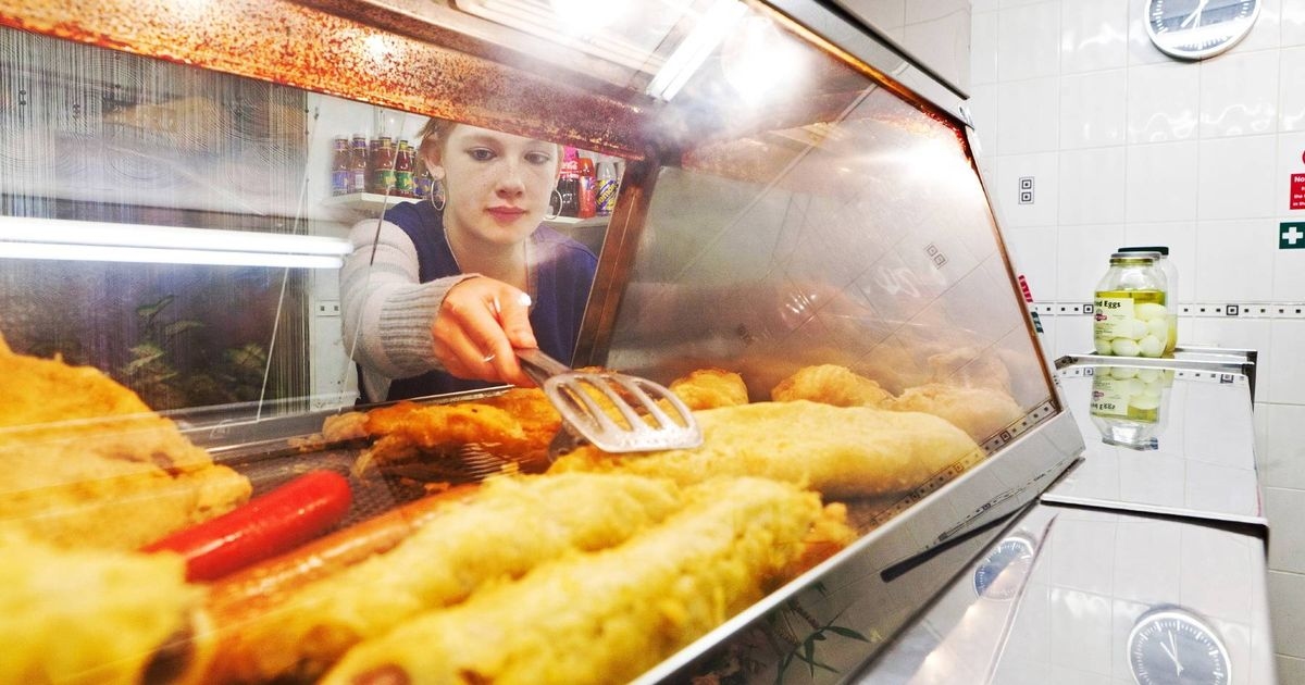 Woman in Tenerife orders fish and chips but her bill leaves people floored