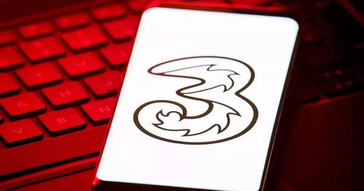 Three Mobile customers 'leaving network' after being unable to text or call for hours