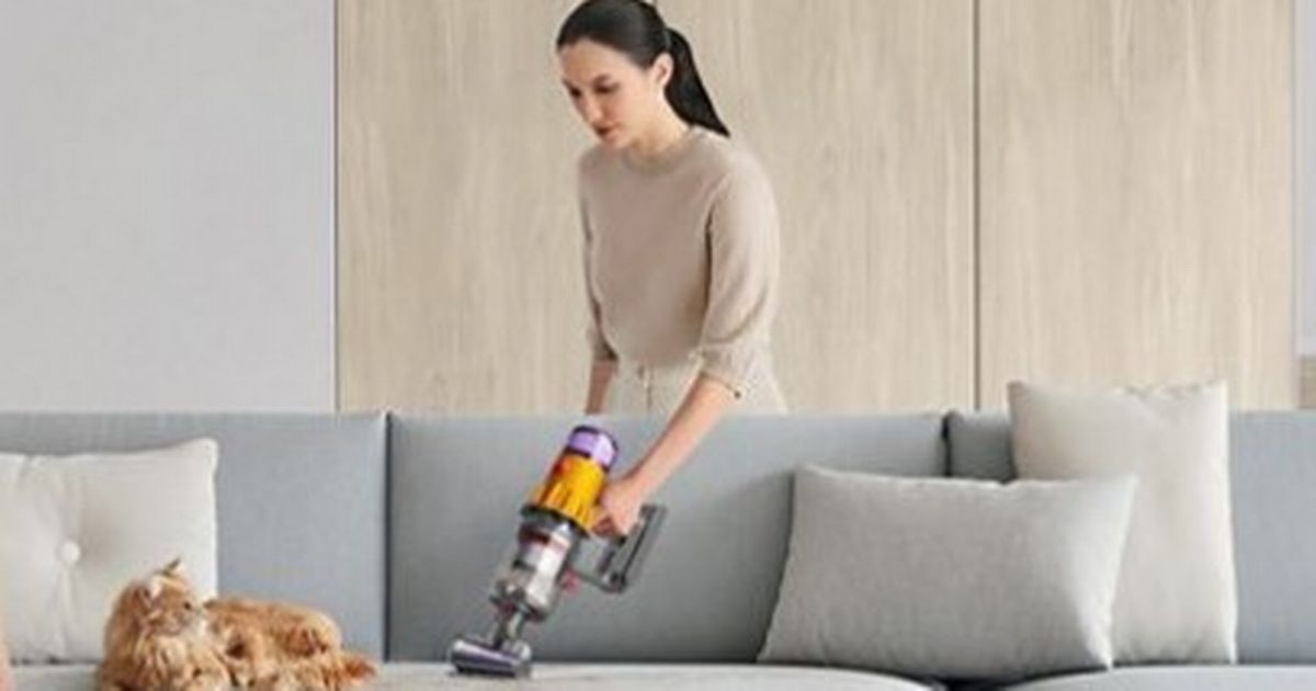 Dyson V12 vacuum that's 'powerful and easy to manoeuvre' gets £190 price slash