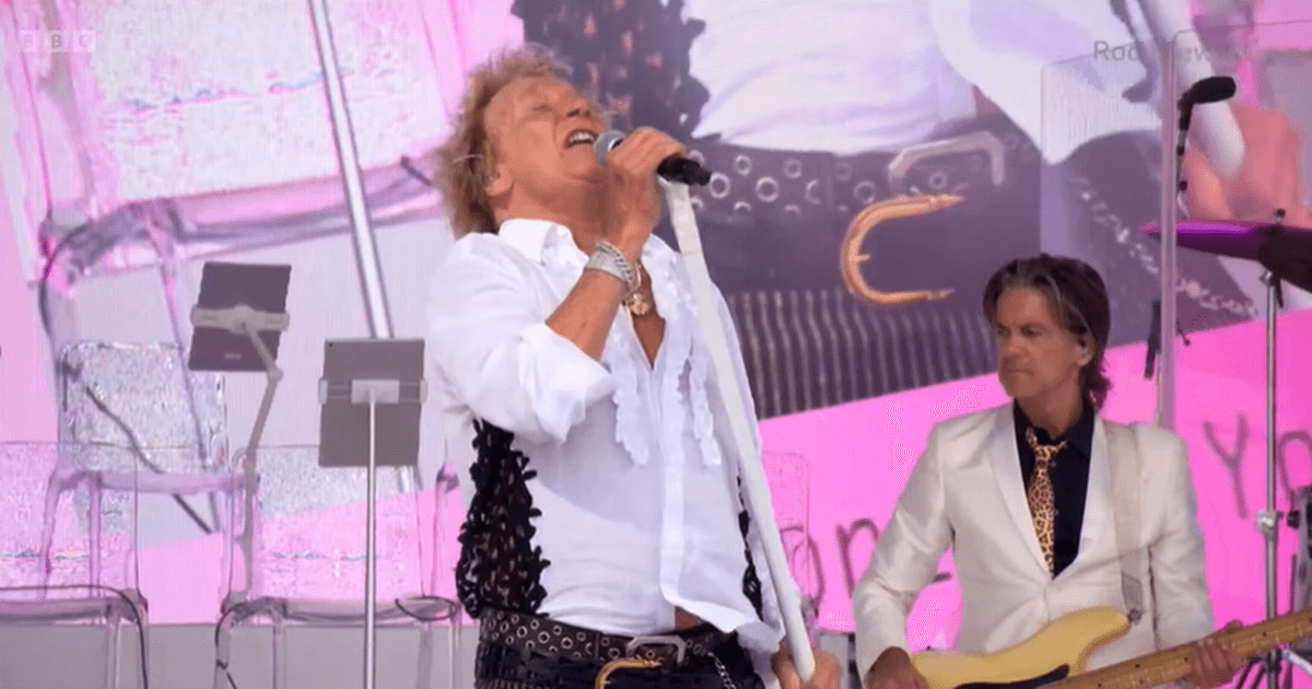 Rod Stewart tells Glastonbury it is "rightly so" people are talking about Middle East but doesn't address Kneecap jibe