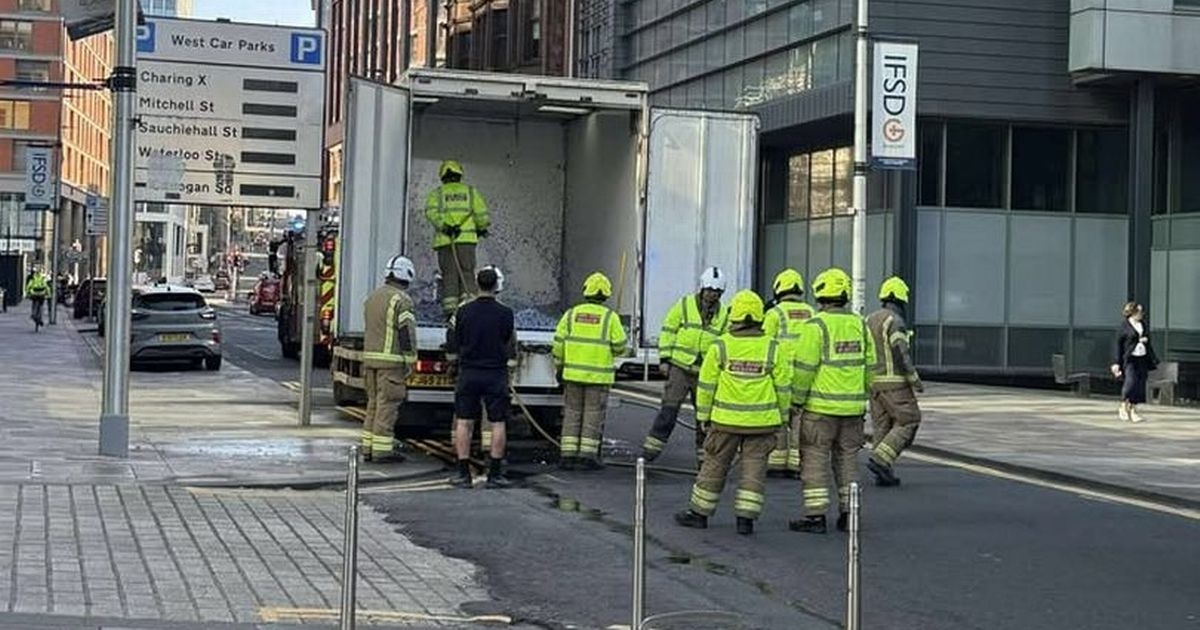Glasgow bin lorry blaze as fire crews lock down city centre street