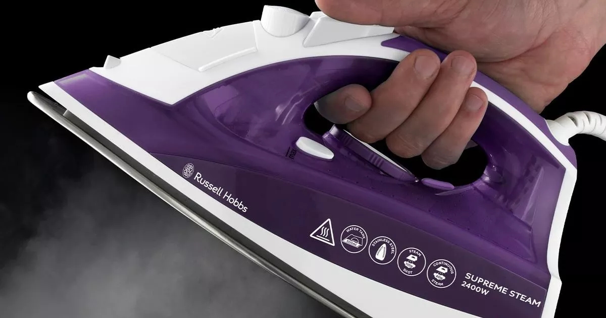 Amazon's bestselling iron loved by almost 30,000 shoppers costs less than £22