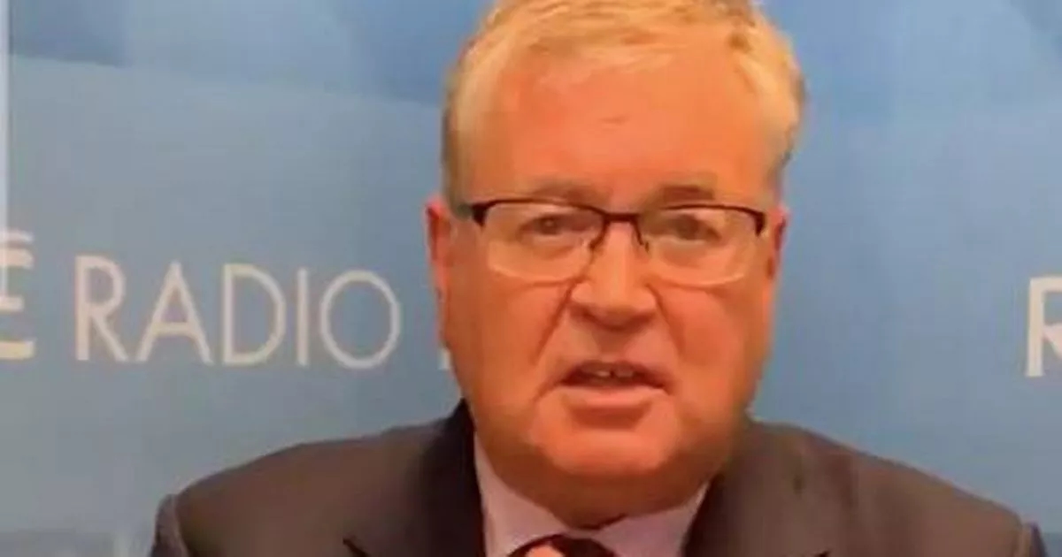 LIVE: Joe Duffy's final Liveline show as legendary broadcaster bows out after 37 years