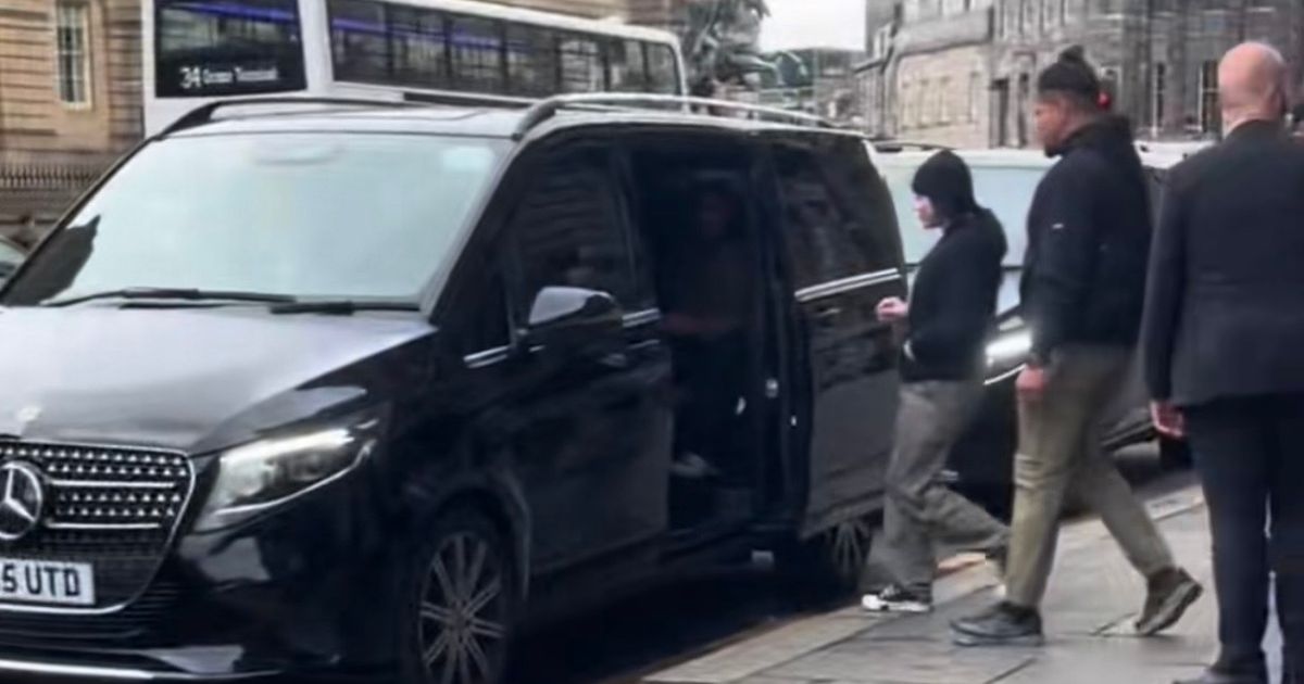 US singer Billie Eilish spotted in Edinburgh city centre as fans left starstruck