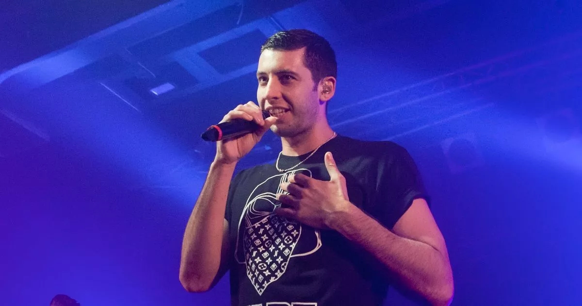 Example issues apology after cancelling gig last minute after Glastonbury