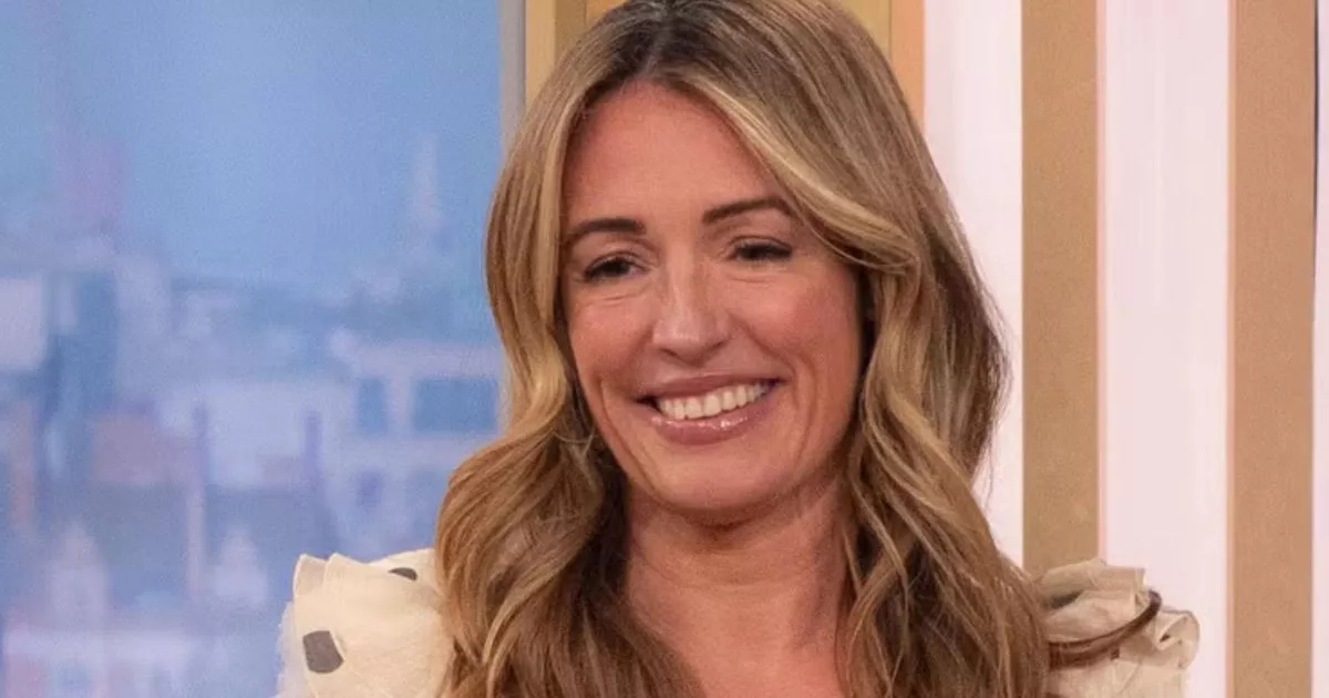 Cat Deeley's flattering £80 Mango maxi skirt is the perfect summer office piece