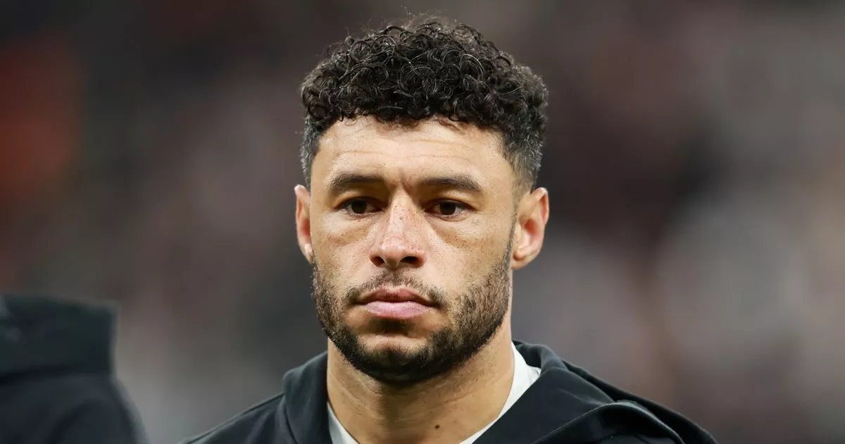 Oxlade-Chamberlain's career takes fresh twist as Besiktas close in Walker-Peters