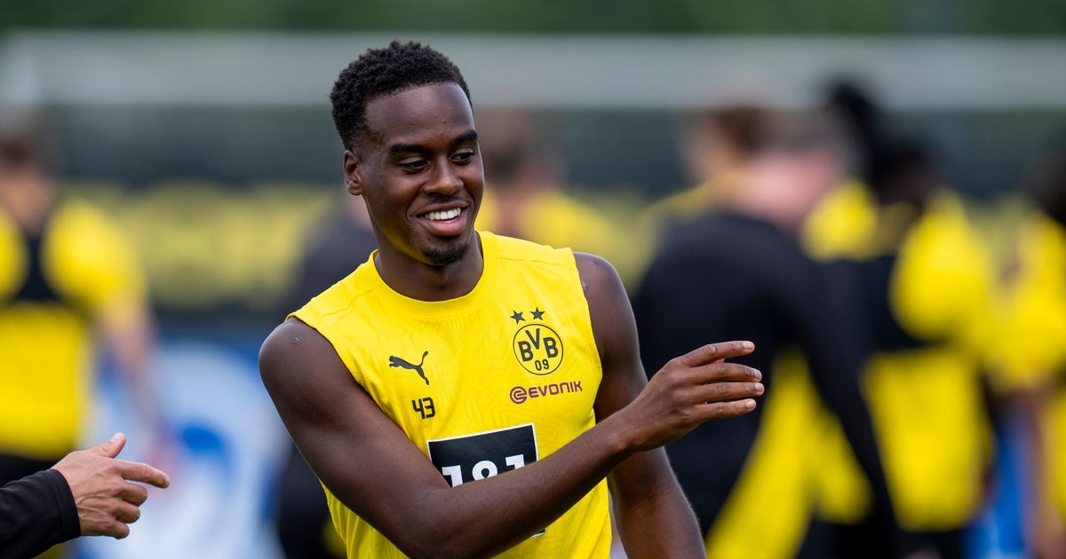 Chelsea receive glowing Jamie Gittens reference as transfer edges closer