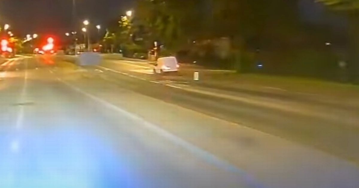 Van drives wrong way down dual carriageway in horrifying police chase footage